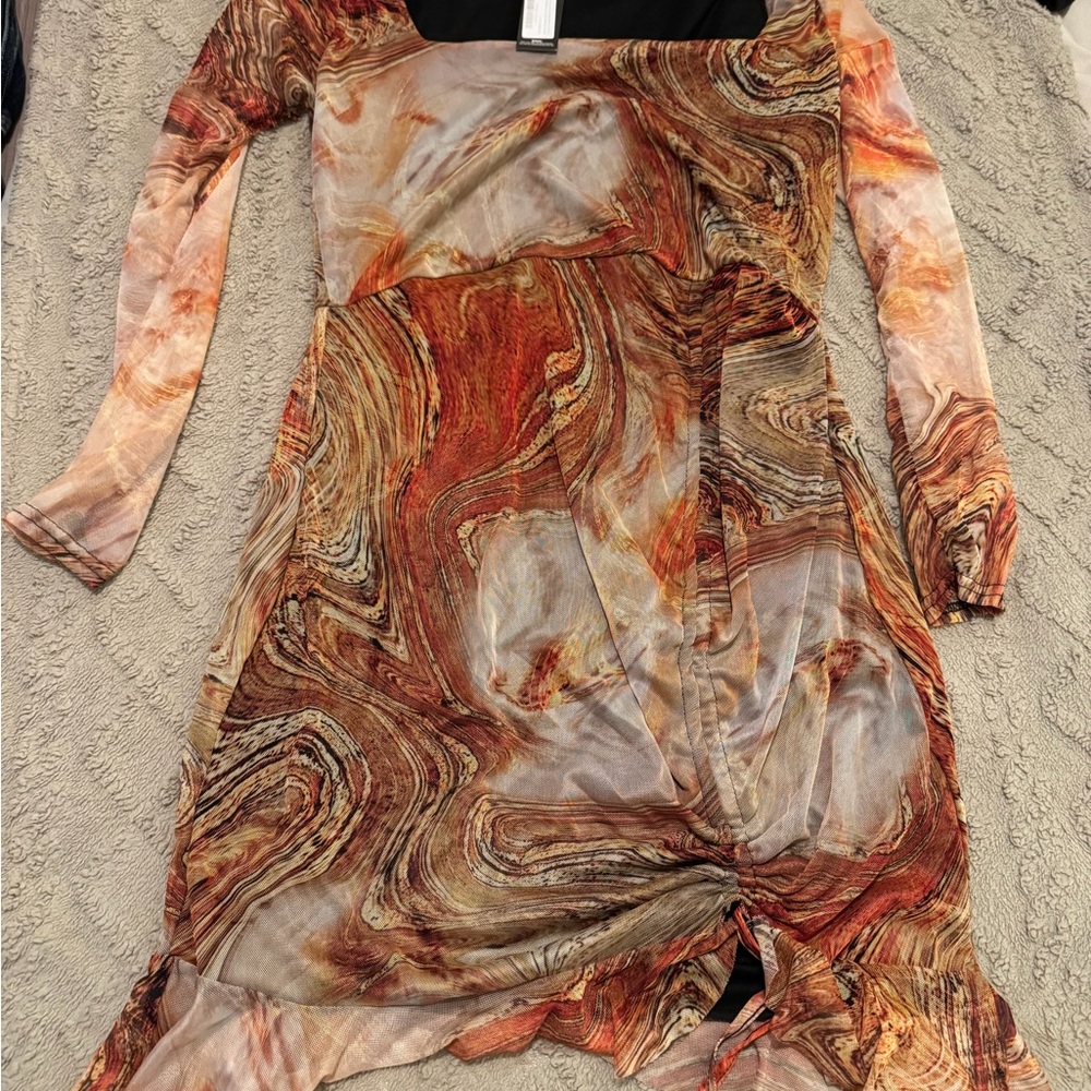 PrettyLittleThing Marble Long Sleeve Dress
